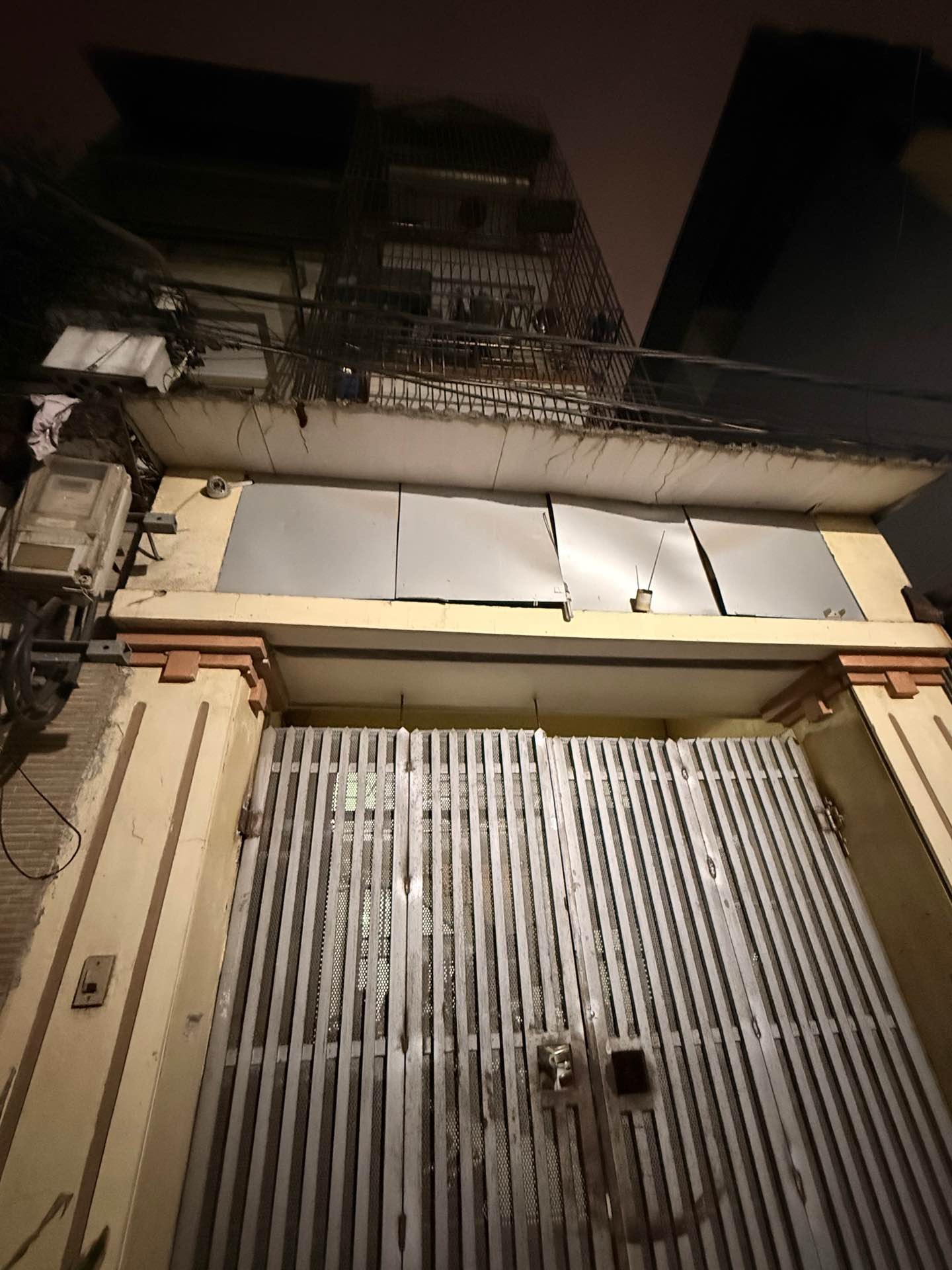 Bán nhà Tân Mai - diện tích 54m2 4 tầng - ô tô đỗ cửa - giá 15,9 tỷ