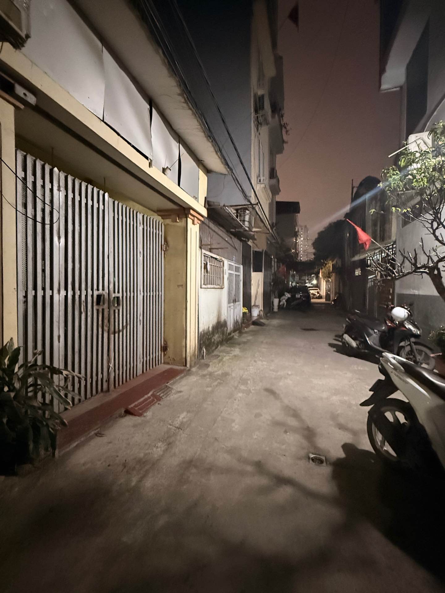 Bán nhà Tân Mai - diện tích 54m2 4 tầng - ô tô đỗ cửa - giá 15,9 tỷ