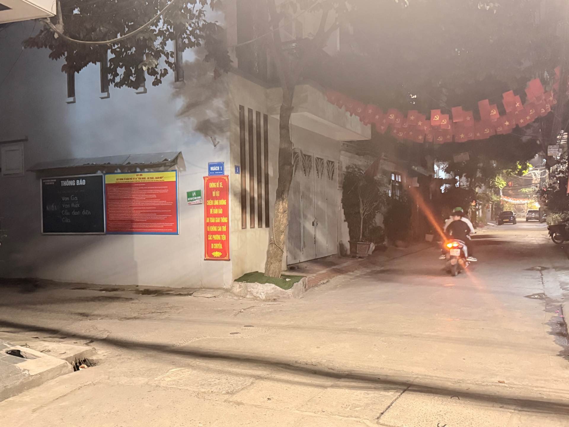 Bán nhà Tân Mai - diện tích 54m2 4 tầng - ô tô đỗ cửa - giá 15,9 tỷ