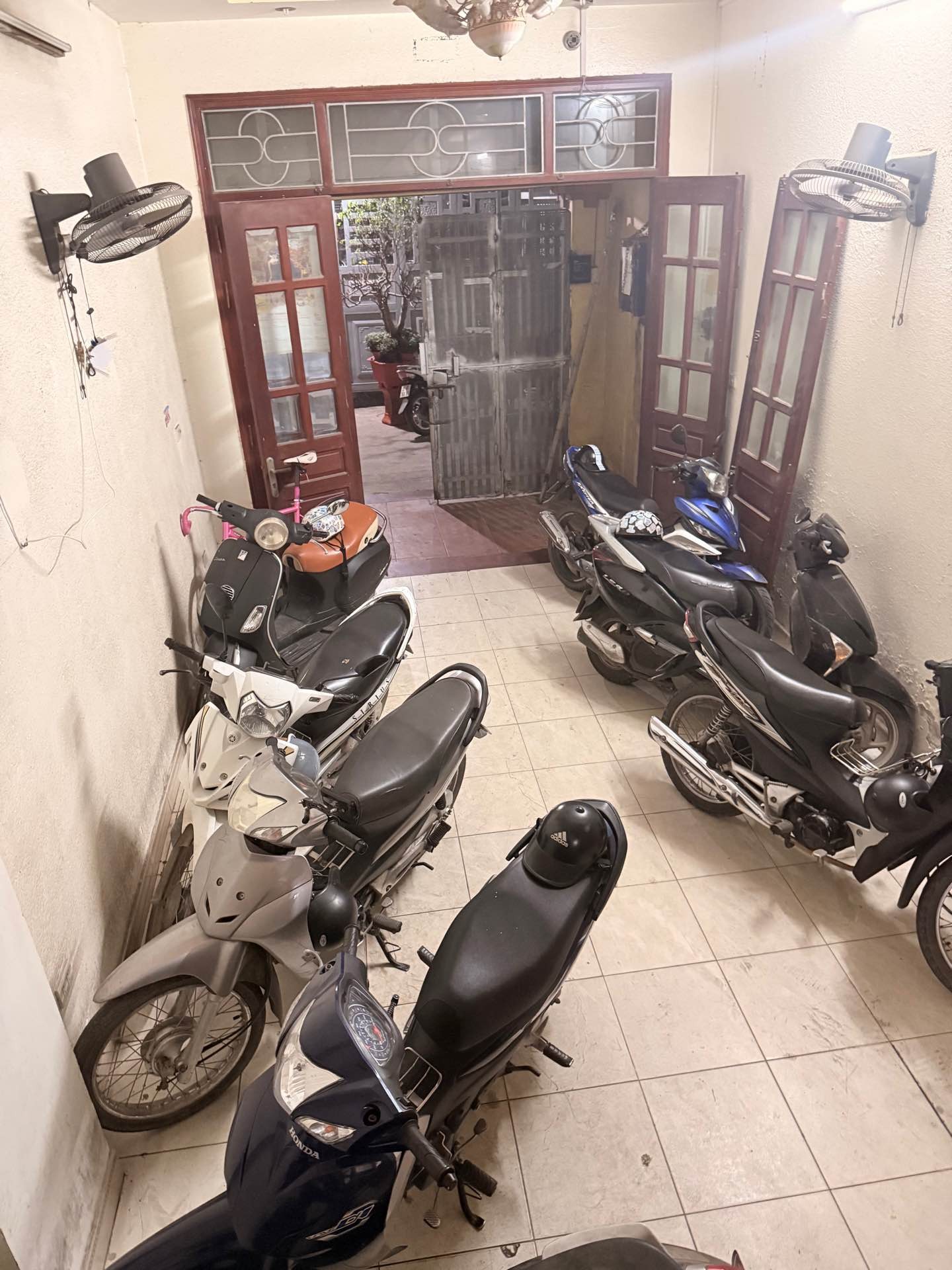 Bán nhà Tân Mai - diện tích 54m2 4 tầng - ô tô đỗ cửa - giá 15,9 tỷ