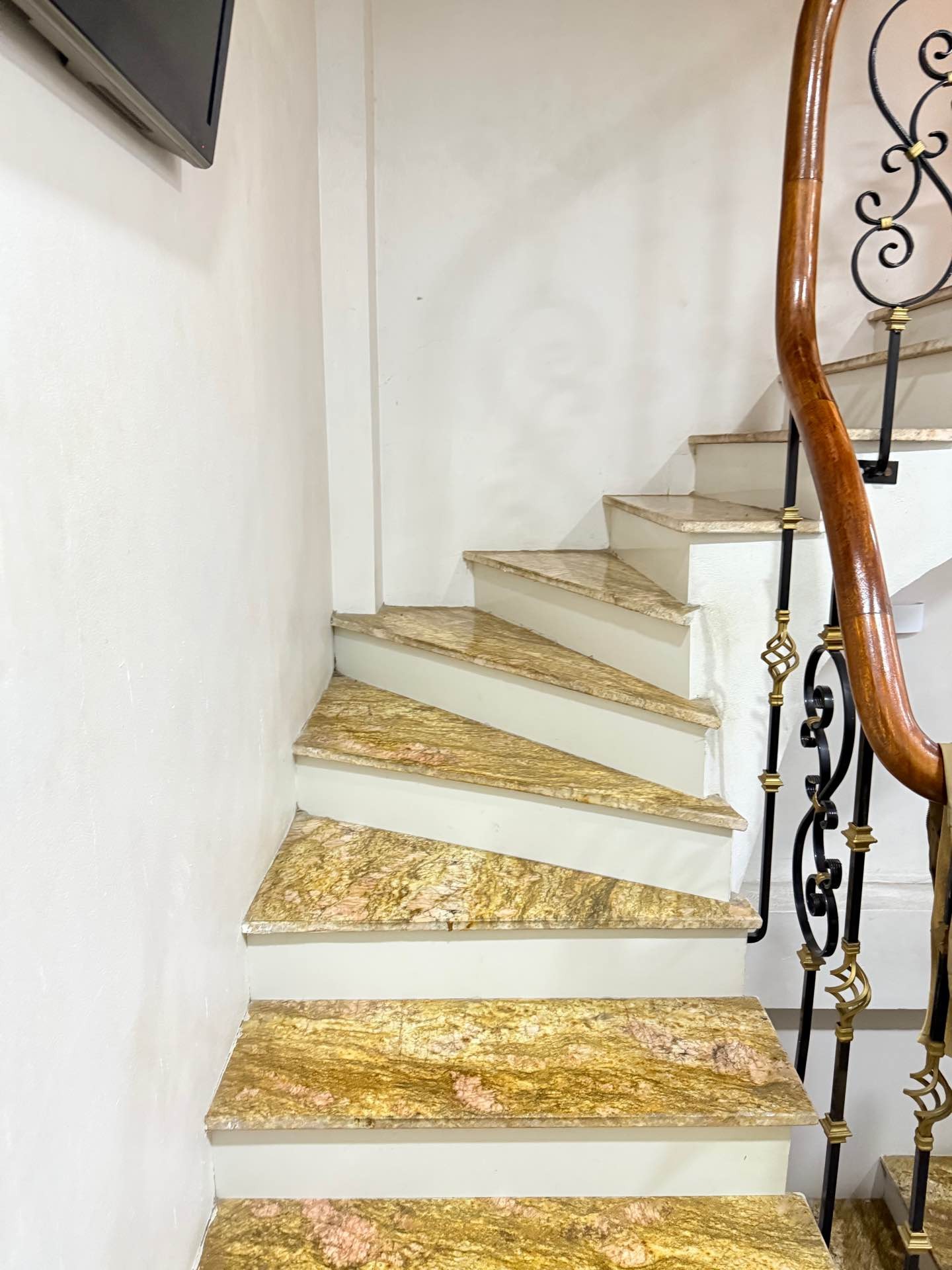 Bán nhà Khâm Thiên - diện tích 61m2 5 tầng - Chỉ có 1 mặt tiền - giá 46 tỷ