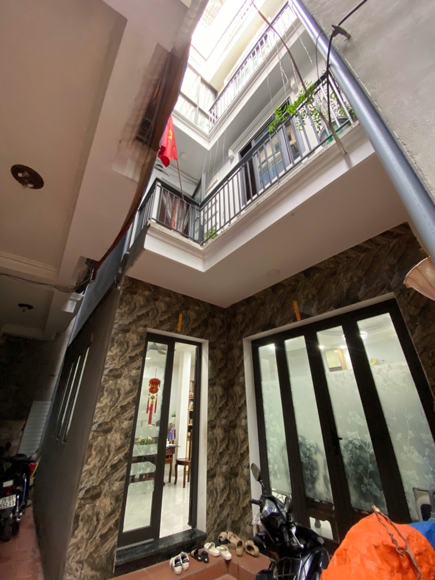 Bán nhà Trần Khát Chân - diện tích 65m2 5 tầng - Lô góc - giá 13,3 tỷ