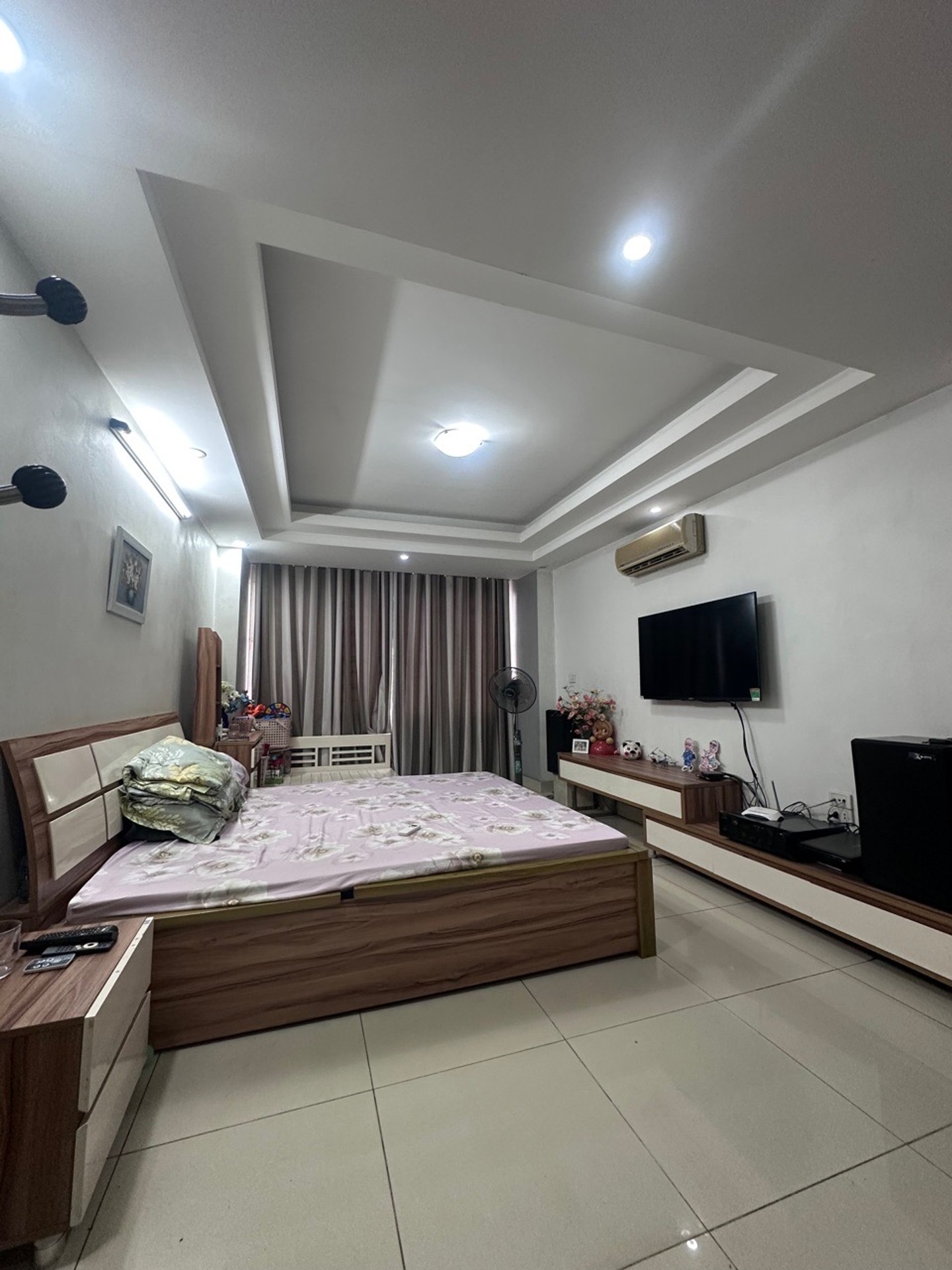 Bán nhà Tân Mai - diện tích 44m2 6 tầng - Mặt phố kinh doanh sầm uất - giá 32,8 tỷ