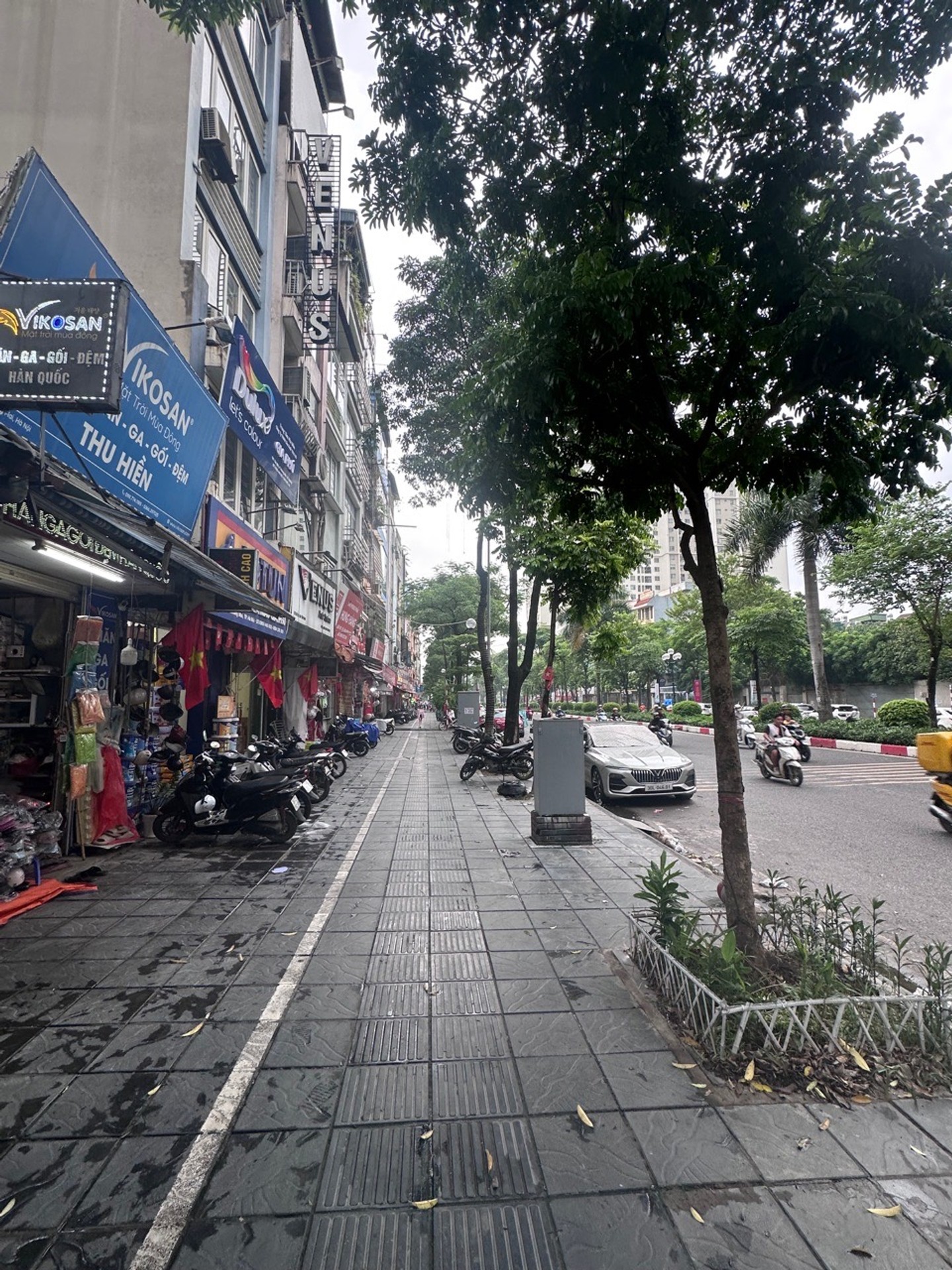 Bán nhà Tân Mai - diện tích 44m2 6 tầng - Mặt phố kinh doanh sầm uất - giá 32,8 tỷ