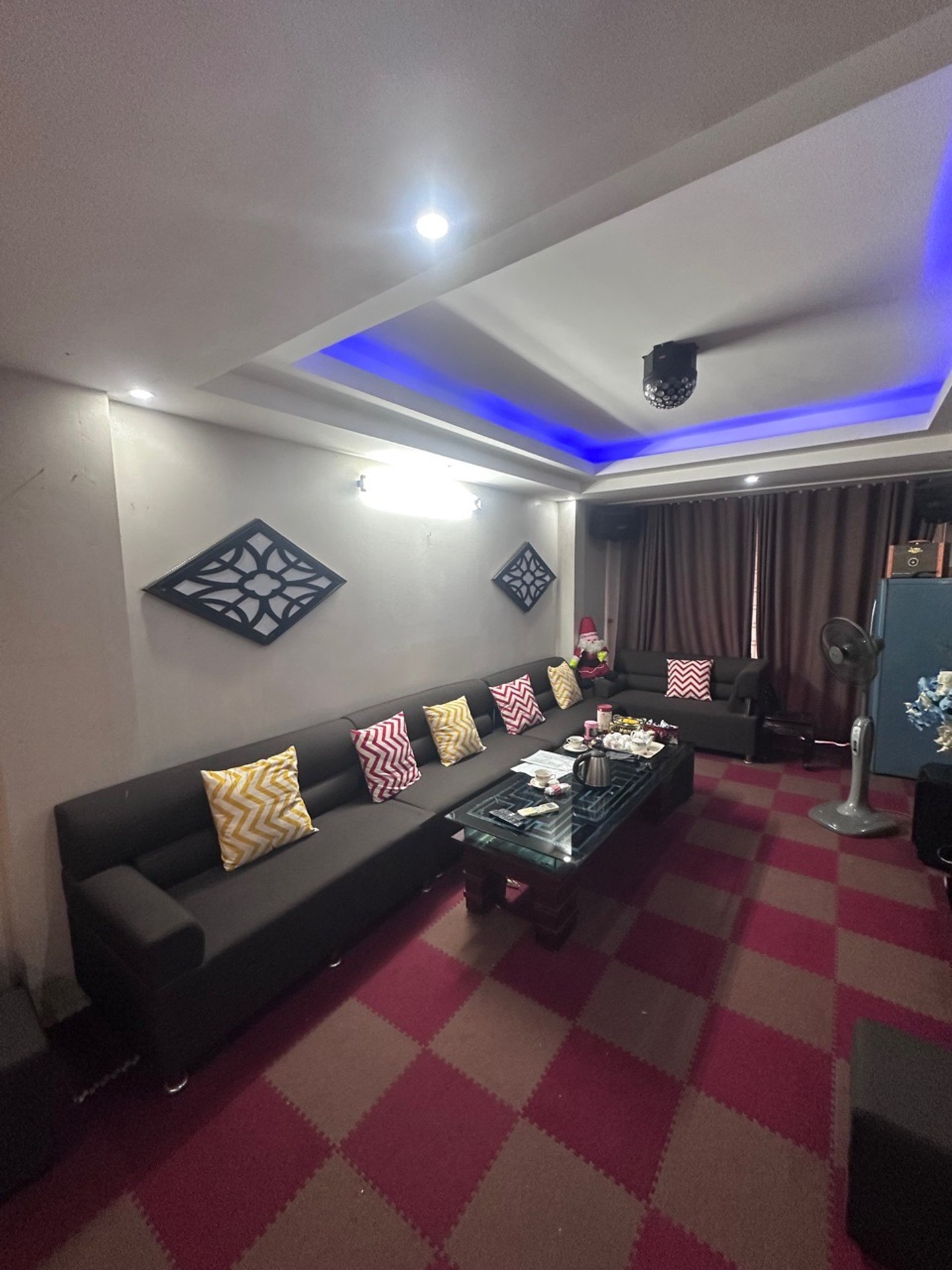 Bán nhà Tân Mai - diện tích 44m2 6 tầng - Mặt phố kinh doanh sầm uất - giá 32,8 tỷ