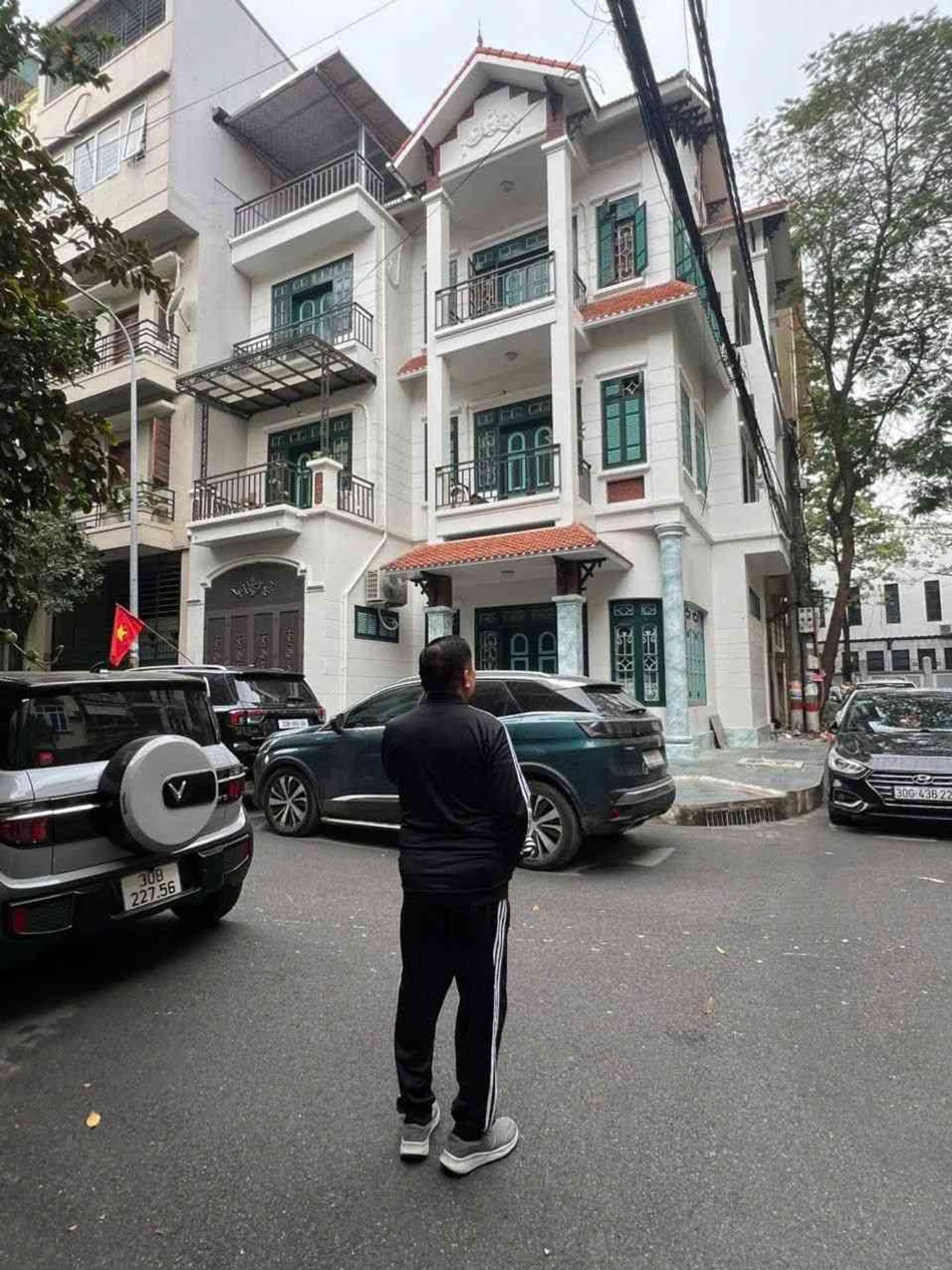 Bán nhà Đại Kim - diện tích 108m2 4 tầng - Lô góc, mặt tiền 10.7m - giá 42 tỷ