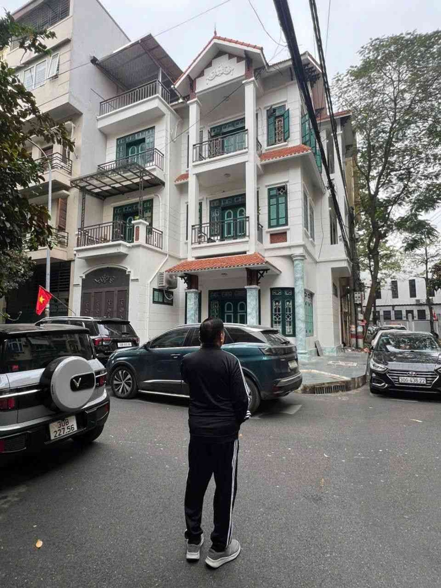 Bán nhà Đại Kim - diện tích 108m2 4 tầng - Lô góc, mặt tiền 10.7m - giá 42 tỷ