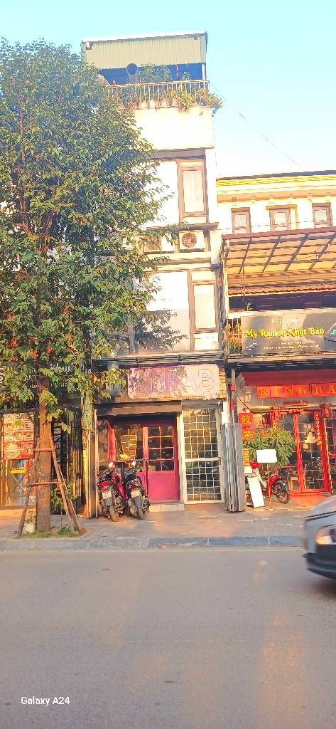 Bán nhà Xuân Diệu - diện tích 51.7m2 4 tầng - Ngõ 4 ô tô tránh - giá 37 tỷ