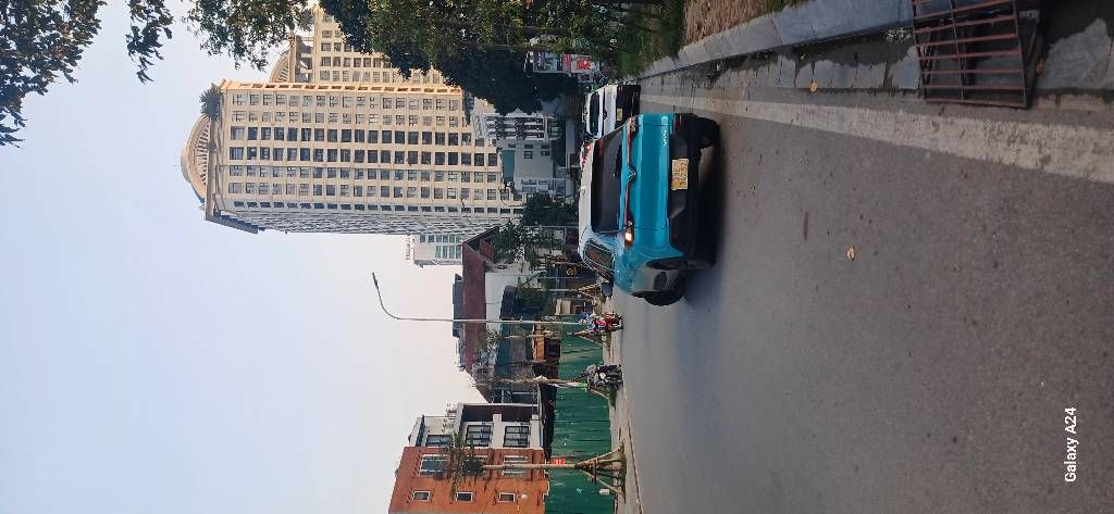 Bán nhà Xuân Diệu - diện tích 51.7m2 4 tầng - Ngõ 4 ô tô tránh - giá 37 tỷ