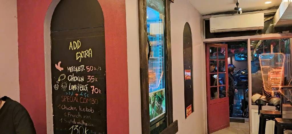 Bán nhà Xuân Diệu - diện tích 51.7m2 4 tầng - Ngõ 4 ô tô tránh - giá 37 tỷ