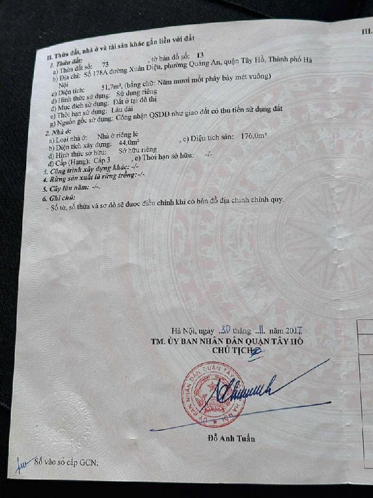 Bán nhà Xuân Diệu - diện tích 51.7m2 4 tầng - Ngõ 4 ô tô tránh - giá 37 tỷ