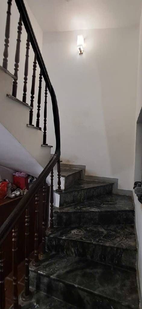 Bán nhà Xuân Diệu - diện tích 51.7m2 4 tầng - Ngõ 4 ô tô tránh - giá 37 tỷ