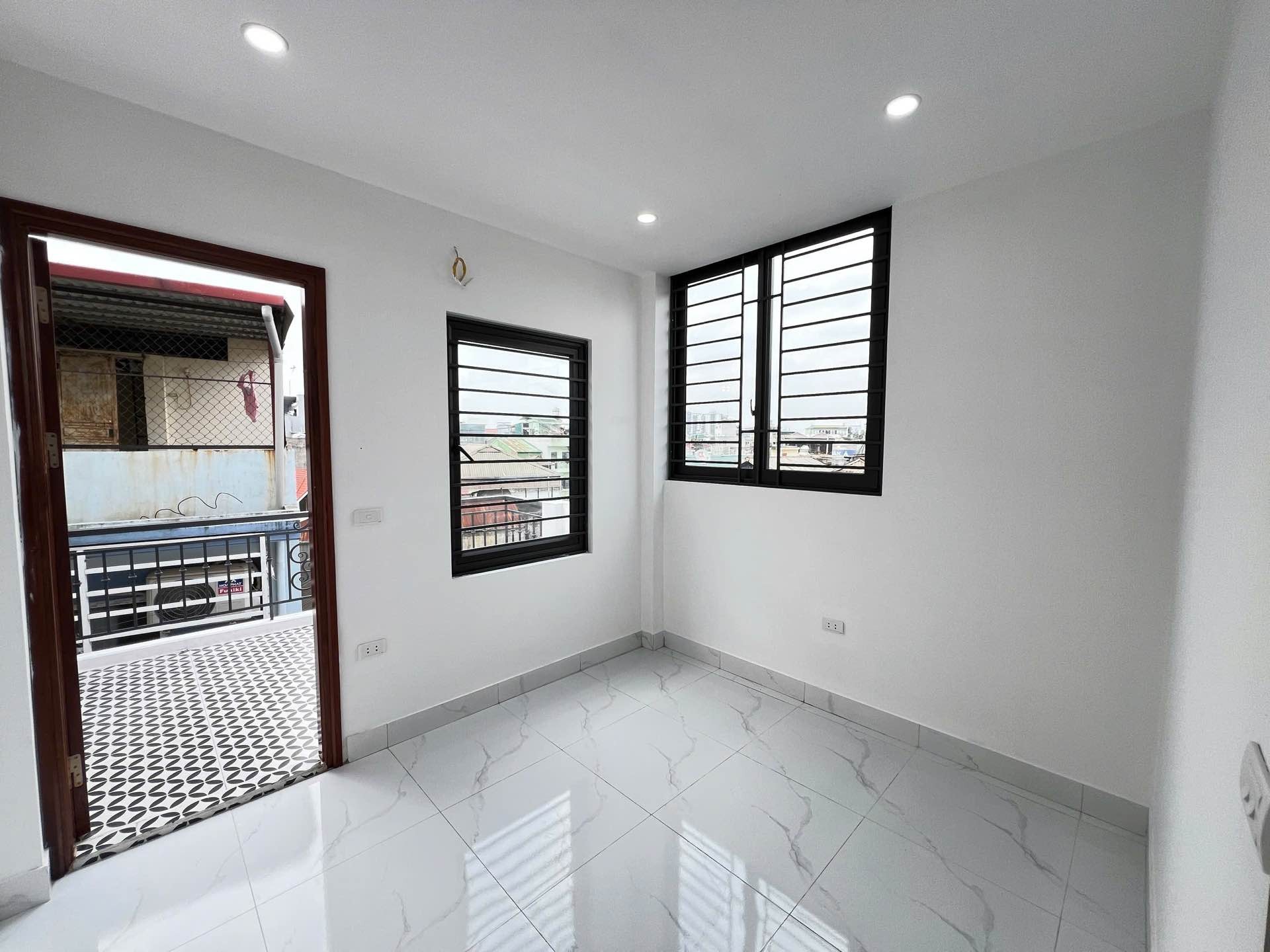 Bán nhà Trương Định - diện tích 31m2 6 tầng - Mặt ngách rộng, đường thông - giá 7,8 tỷ