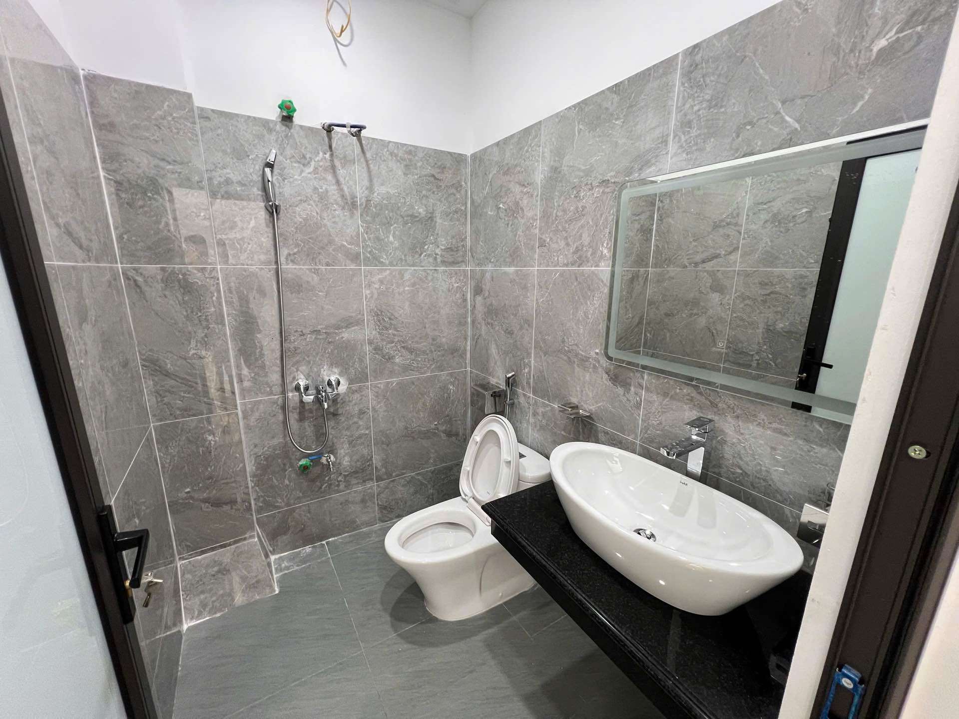 Bán nhà Trương Định - diện tích 31m2 6 tầng - Mặt ngách rộng, đường thông - giá 7,8 tỷ