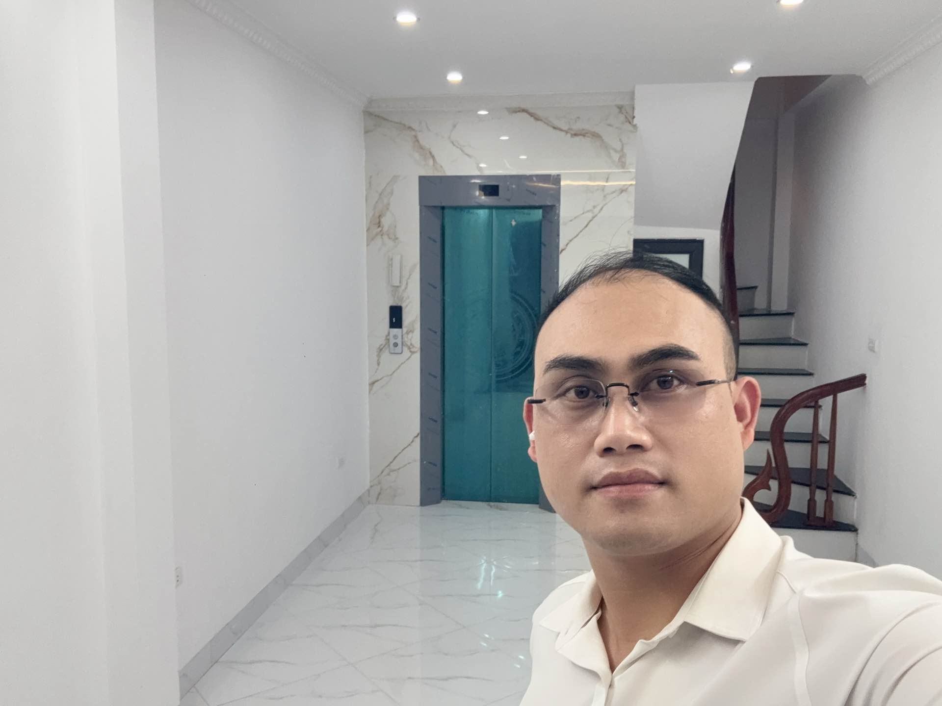 Bán nhà Trương Định - diện tích 31m2 6 tầng - Mặt ngách rộng, đường thông - giá 7,8 tỷ