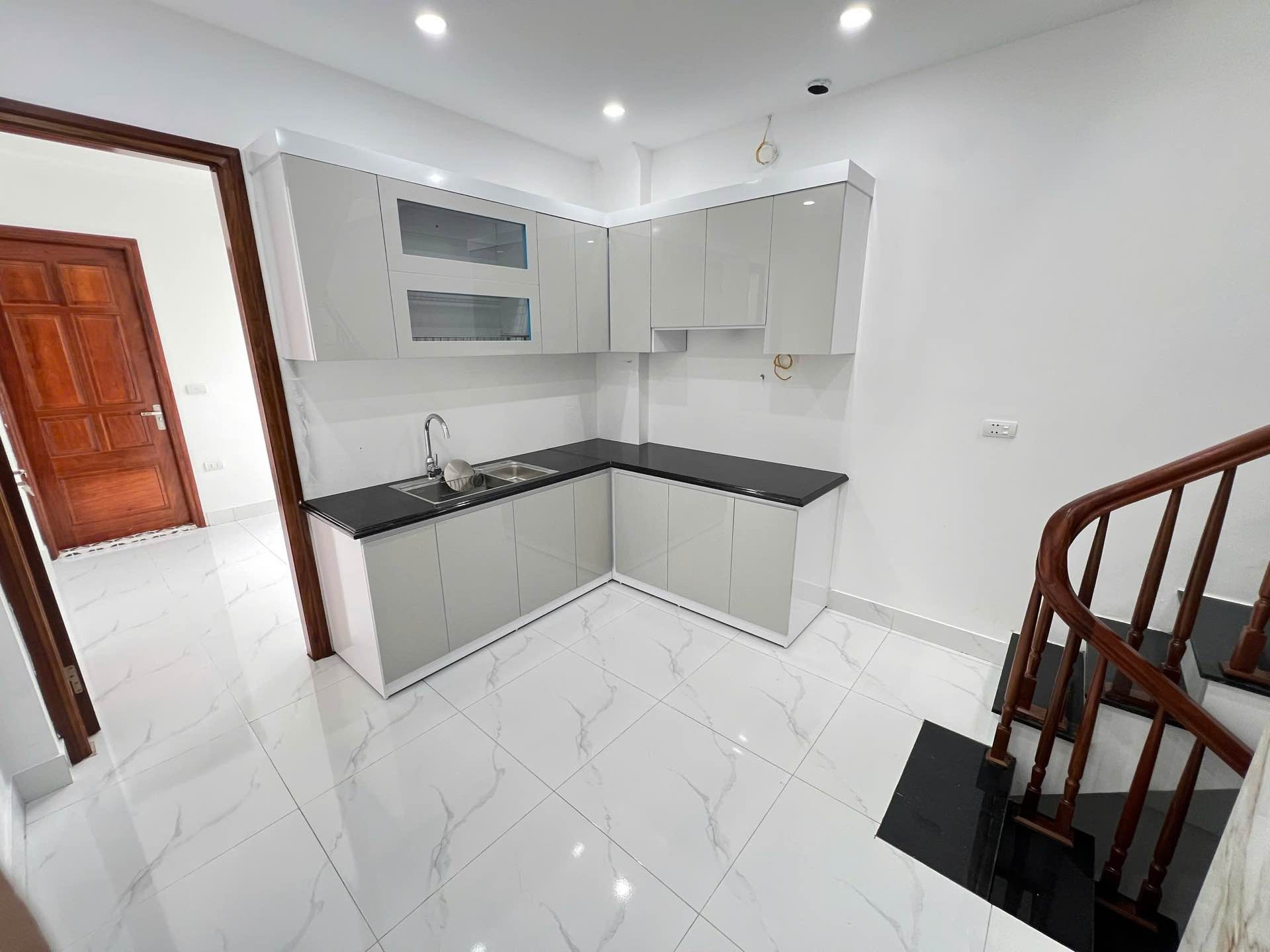 Bán nhà Trương Định - diện tích 31m2 6 tầng - Mặt ngách rộng, đường thông - giá 7,8 tỷ