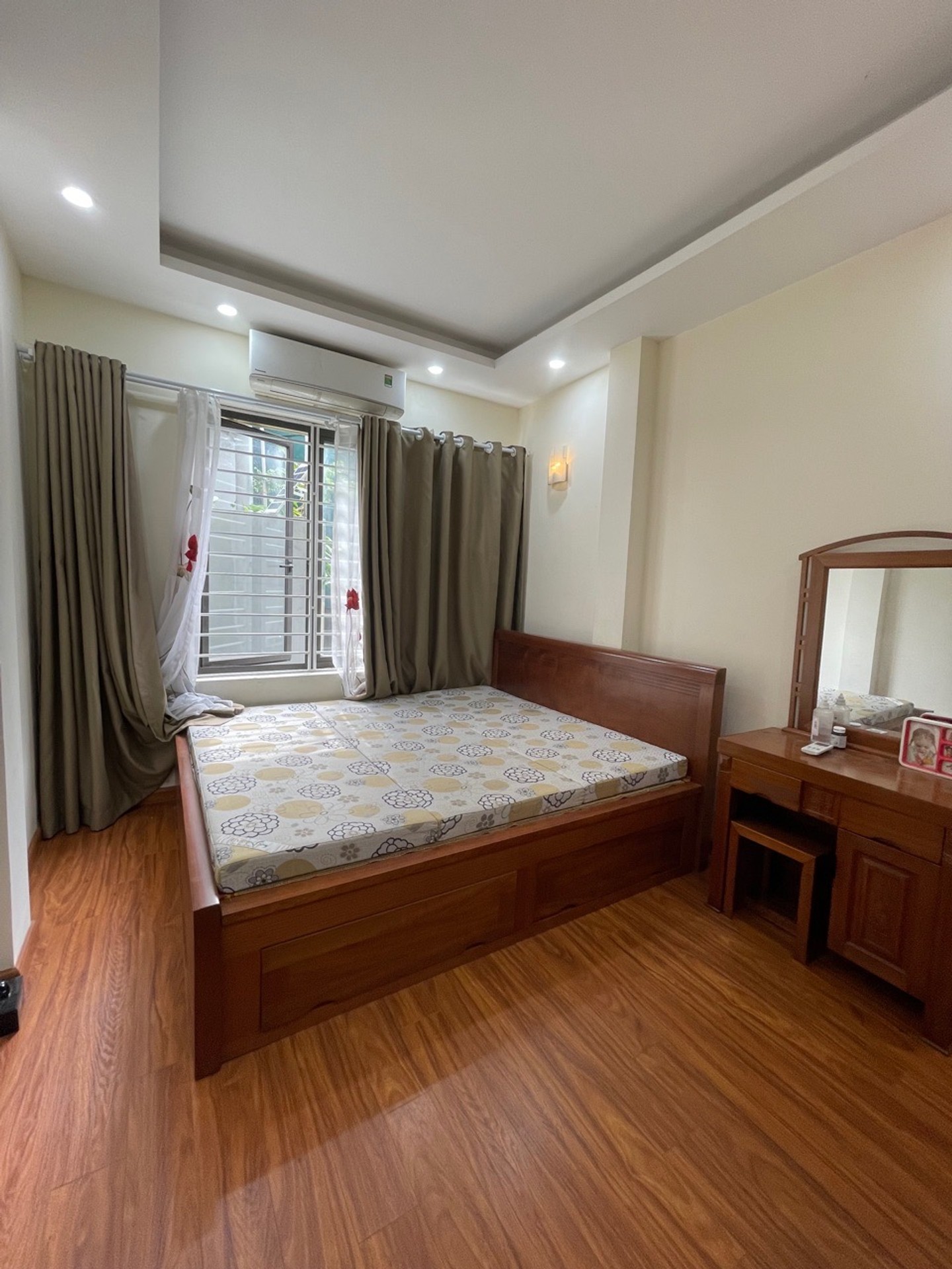 Bán nhà Định Công - diện tích 35m2 5 tầng - ô tô tránh - giá 7,9 tỷ