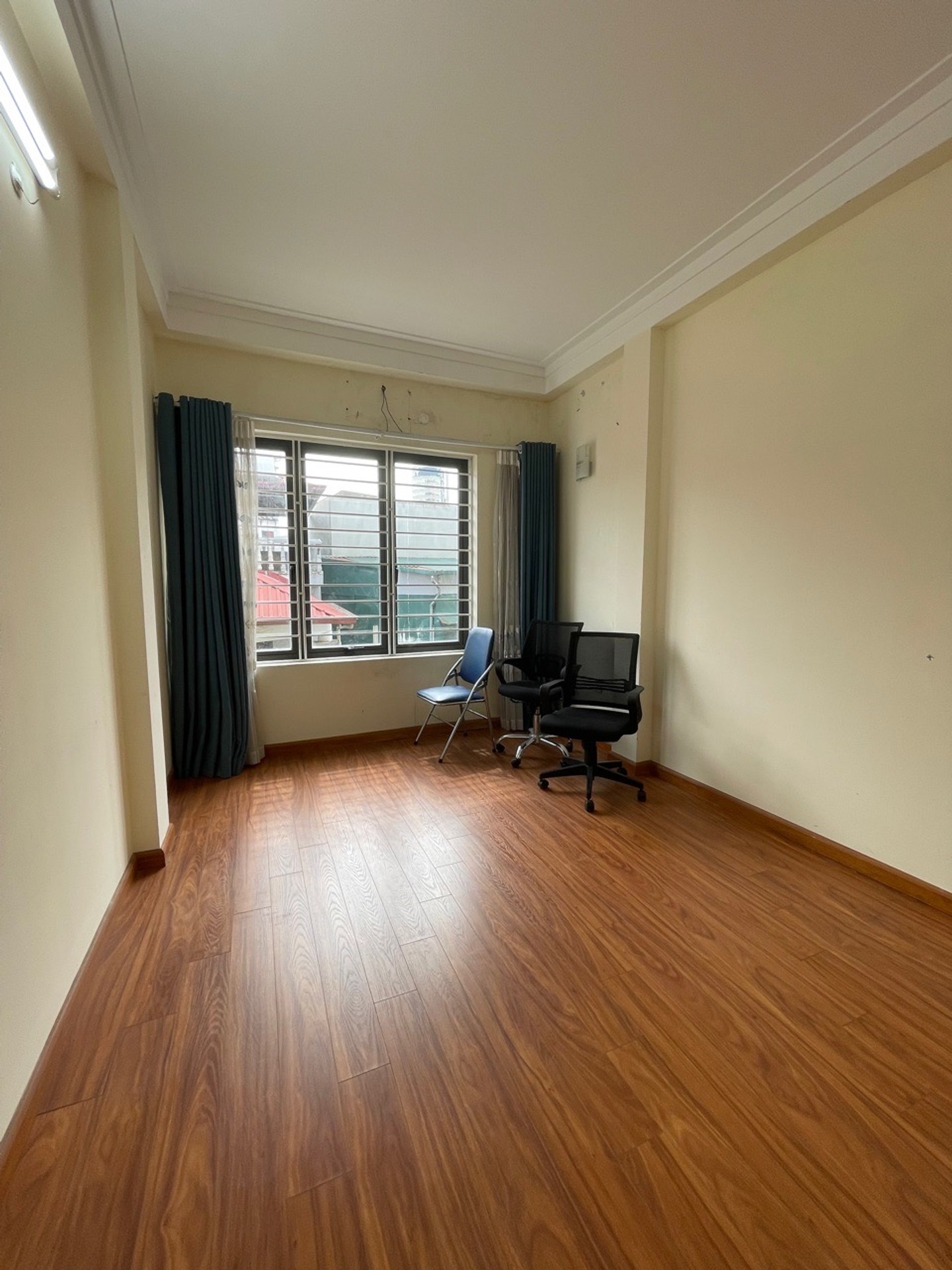 Bán nhà Định Công - diện tích 35m2 5 tầng - ô tô tránh - giá 7,9 tỷ