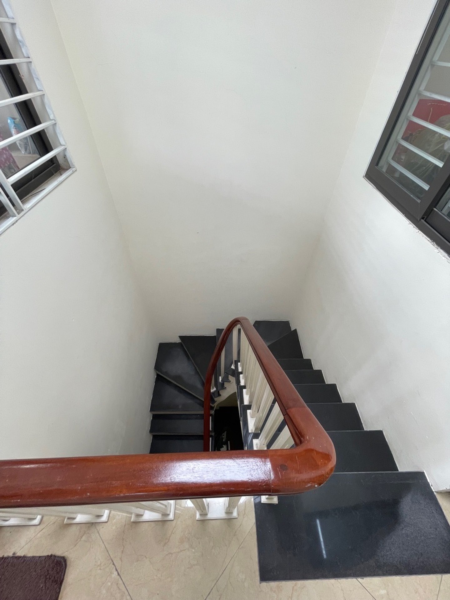 Bán nhà Định Công - diện tích 35m2 5 tầng - ô tô tránh - giá 7,9 tỷ
