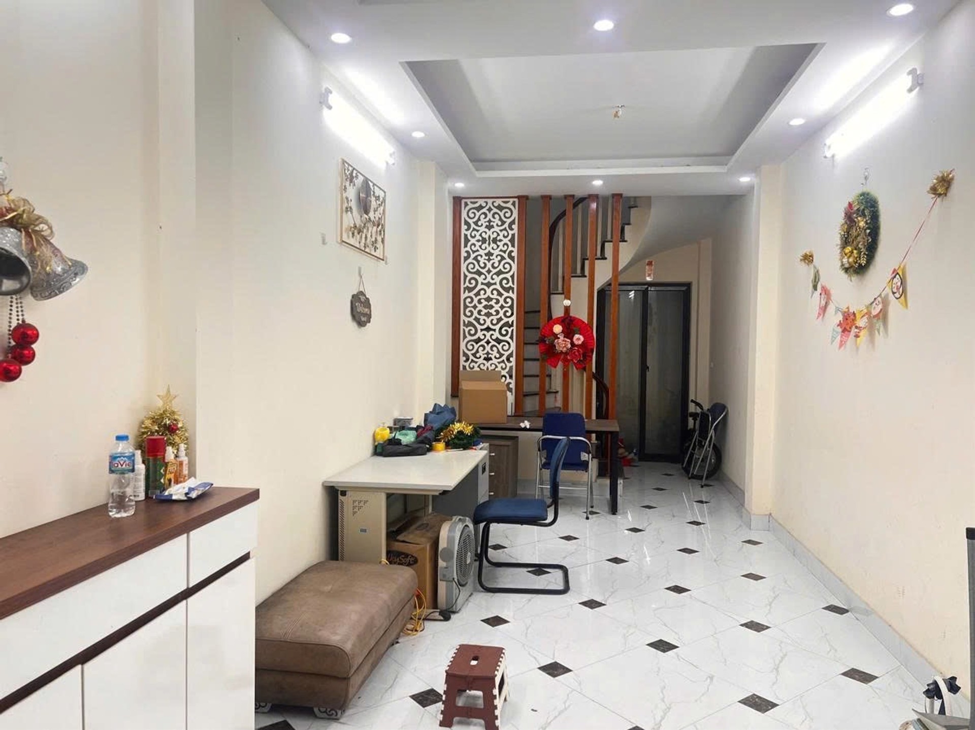 Bán nhà Định Công - diện tích 35m2 5 tầng - ô tô tránh - giá 7,9 tỷ