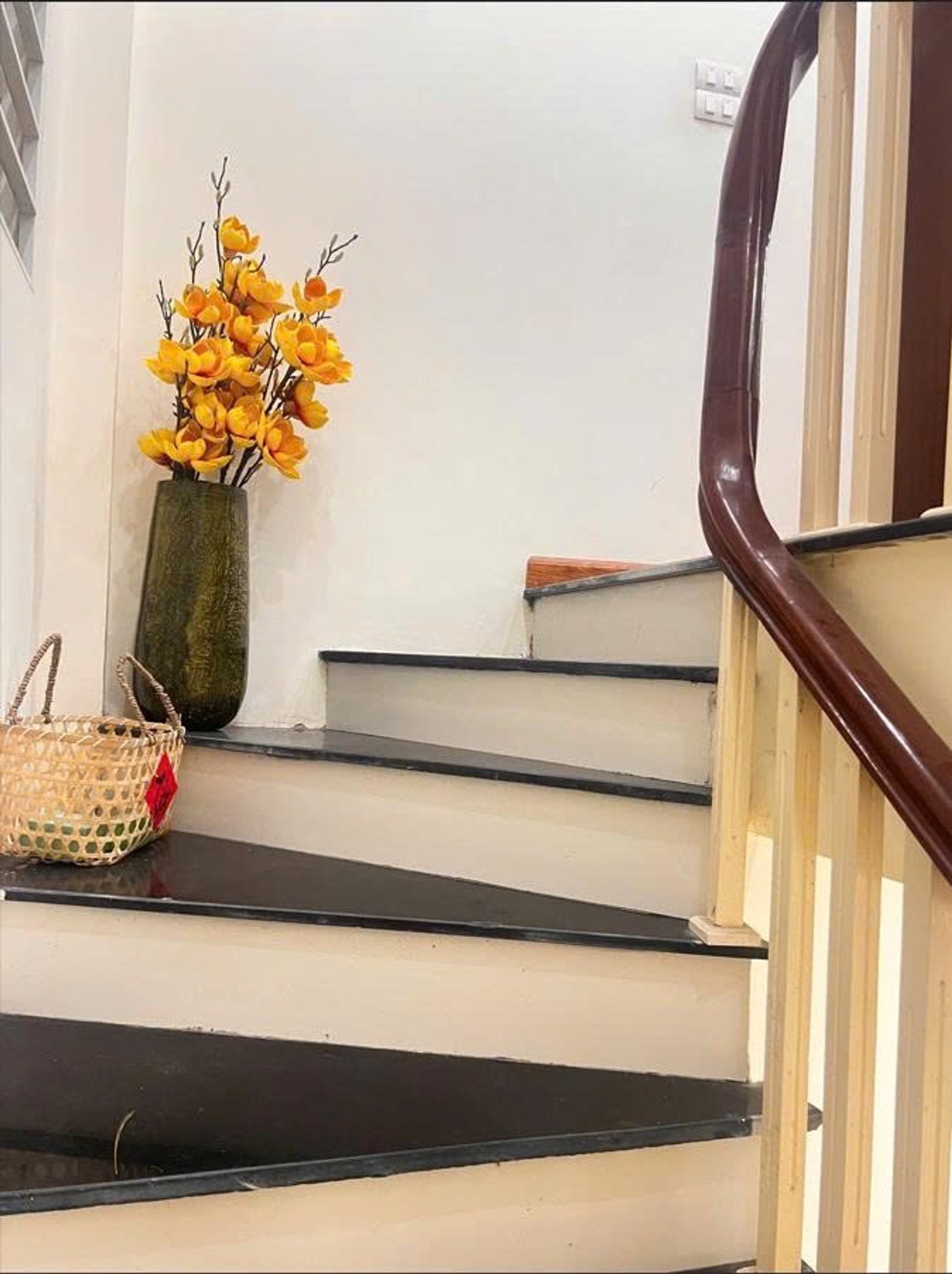 Bán nhà Định Công - diện tích 35m2 5 tầng - ô tô tránh - giá 7,9 tỷ