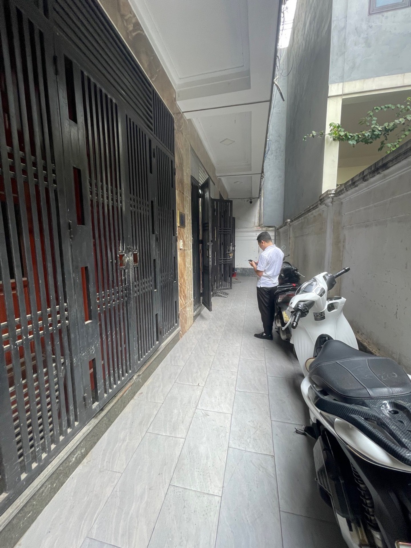 Bán nhà Định Công - diện tích 35m2 5 tầng - ô tô tránh - giá 7,9 tỷ