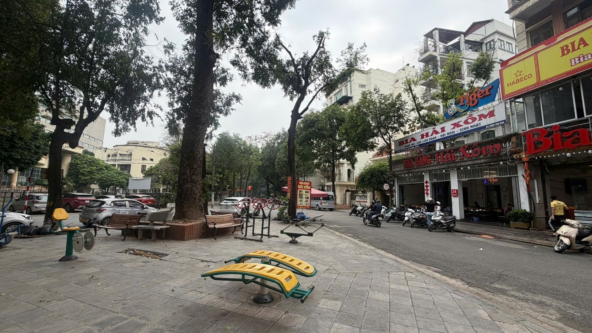 Bán nhà Tăng Bạt Hổ - diện tích 492m2 2 tầng - Lô góc 2 mặt thoáng - giá 520 tỷ