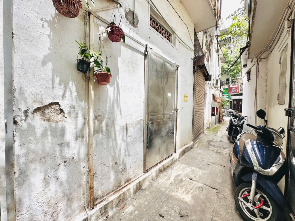 Bán nhà Đoàn Trần Nghiệp - diện tích 45m2 2 tầng - Mặt phố lô góc - giá 25,9 tỷ