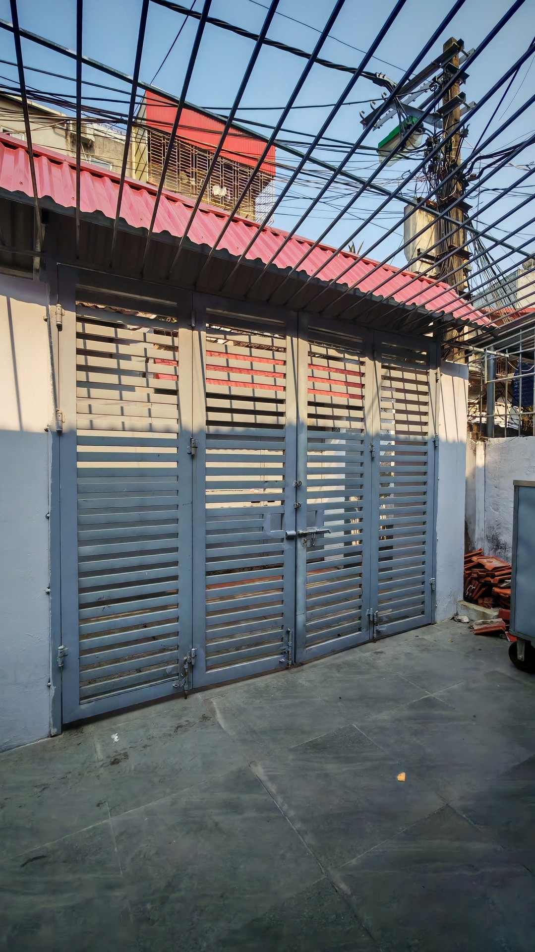Bán nhà Mai Động - diện tích 92m2 2 tầng - Nhà hai mặt ngõ, ô tô tránh - giá 13,5 tỷ
