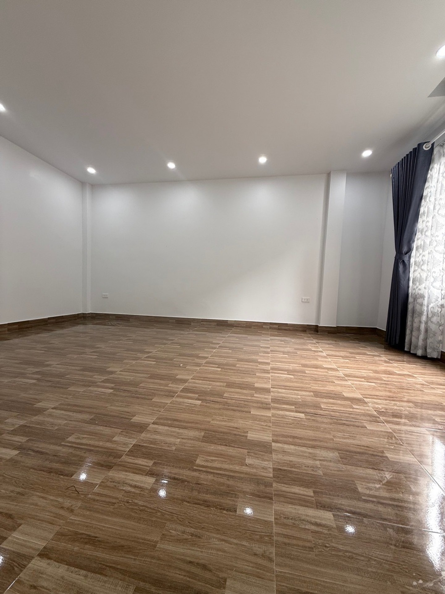 Bán nhà Nguyễn Khoái - diện tích 37m2 5 tầng - Sát Time City - giá 12,5 tỷ