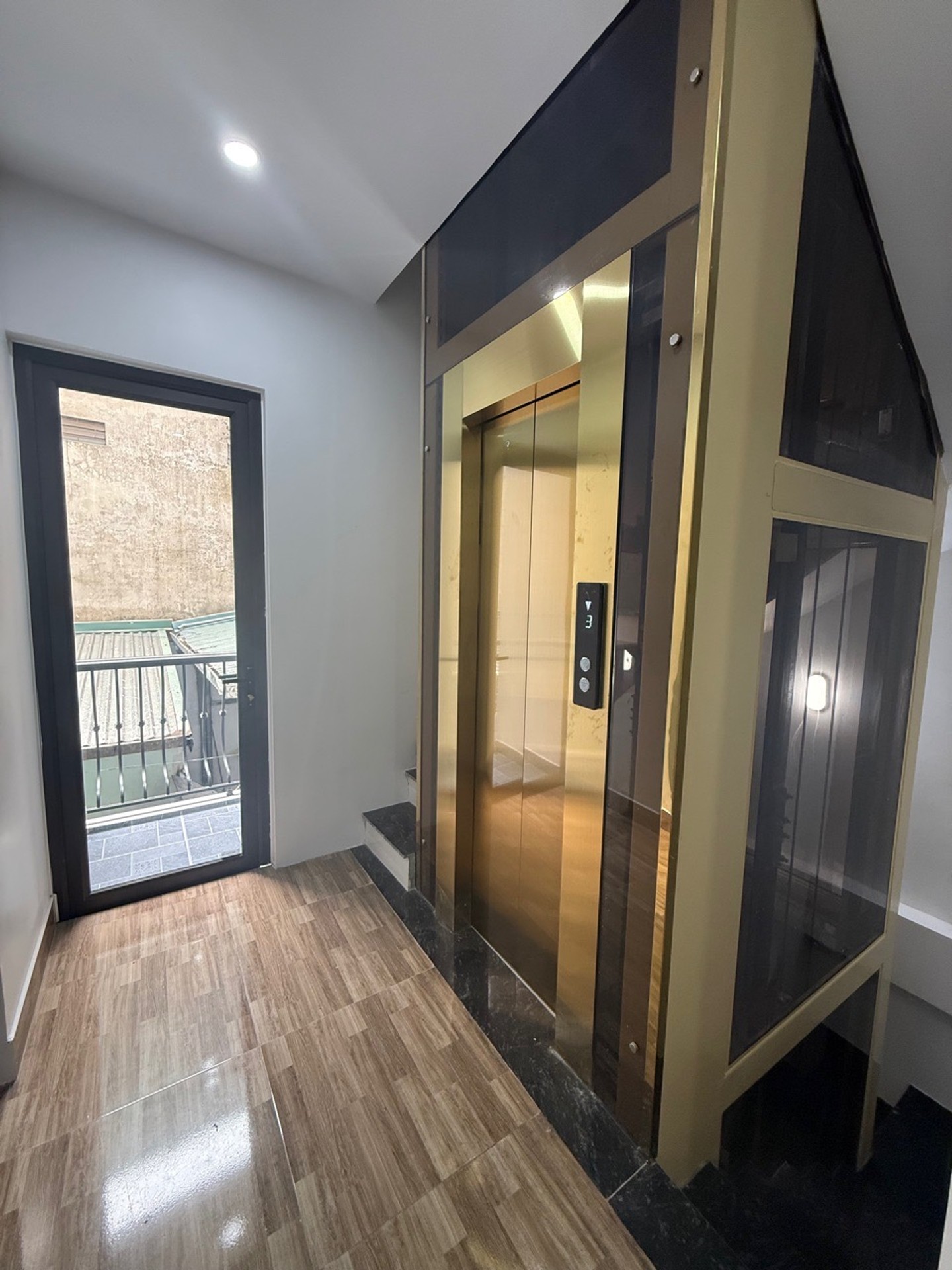 Bán nhà Nguyễn Khoái - diện tích 37m2 5 tầng - Sát Time City - giá 12,5 tỷ