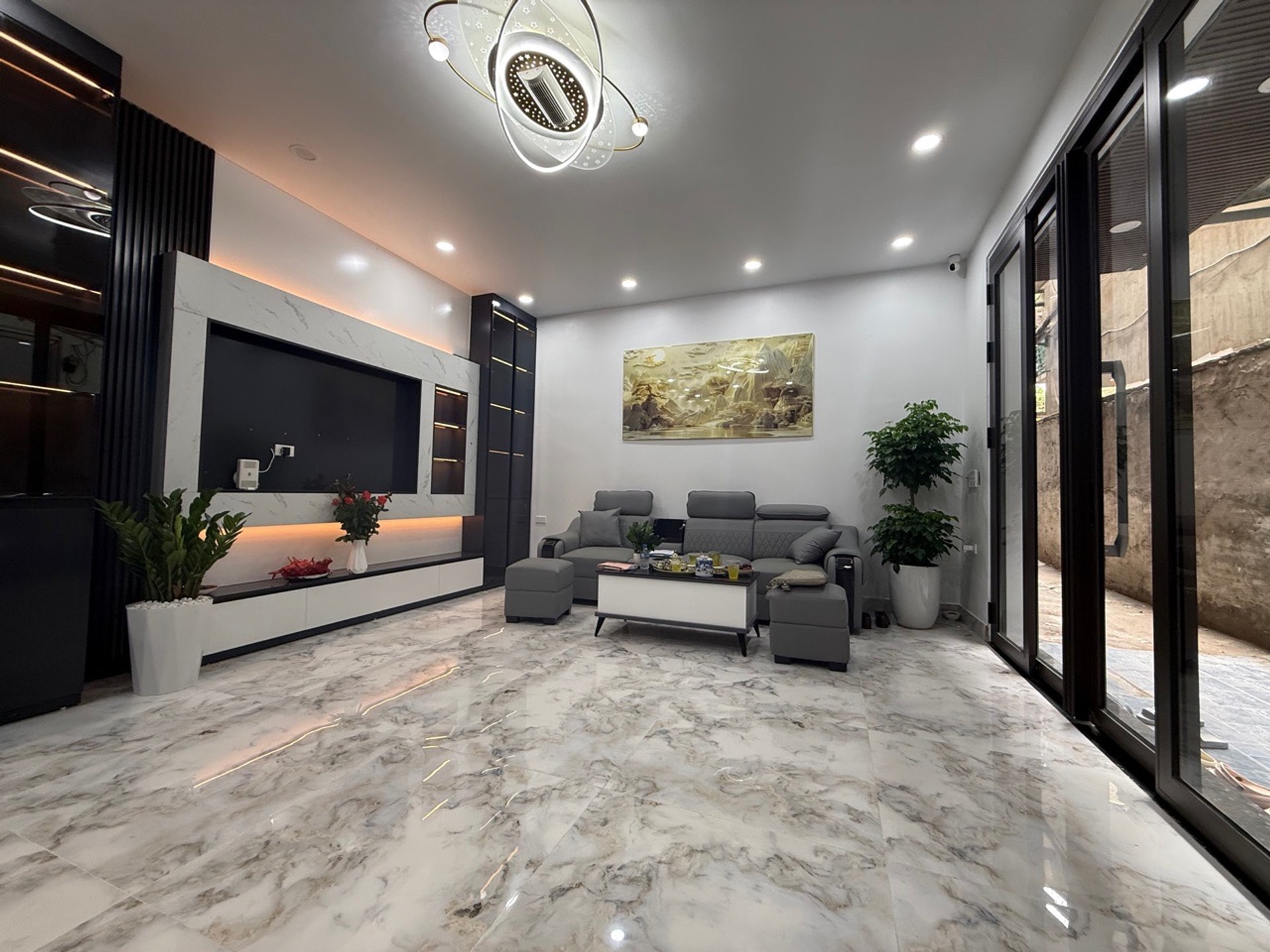 Bán nhà Nguyễn Khoái - diện tích 37m2 5 tầng - Sát Time City - giá 12,5 tỷ