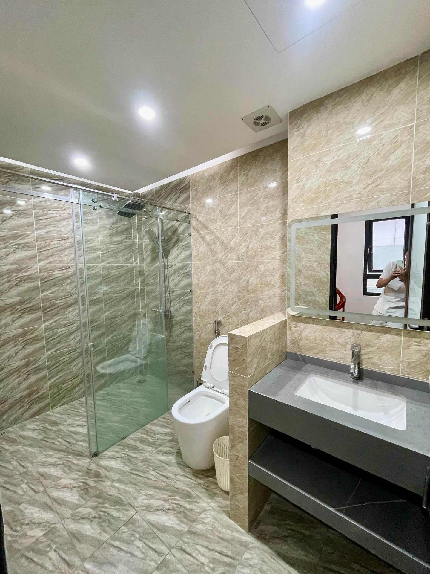 Bán nhà Trương Định - diện tích 30m2 6 tầng - Lô góc, ô tô đỗ cửa - giá 10,9 tỷ