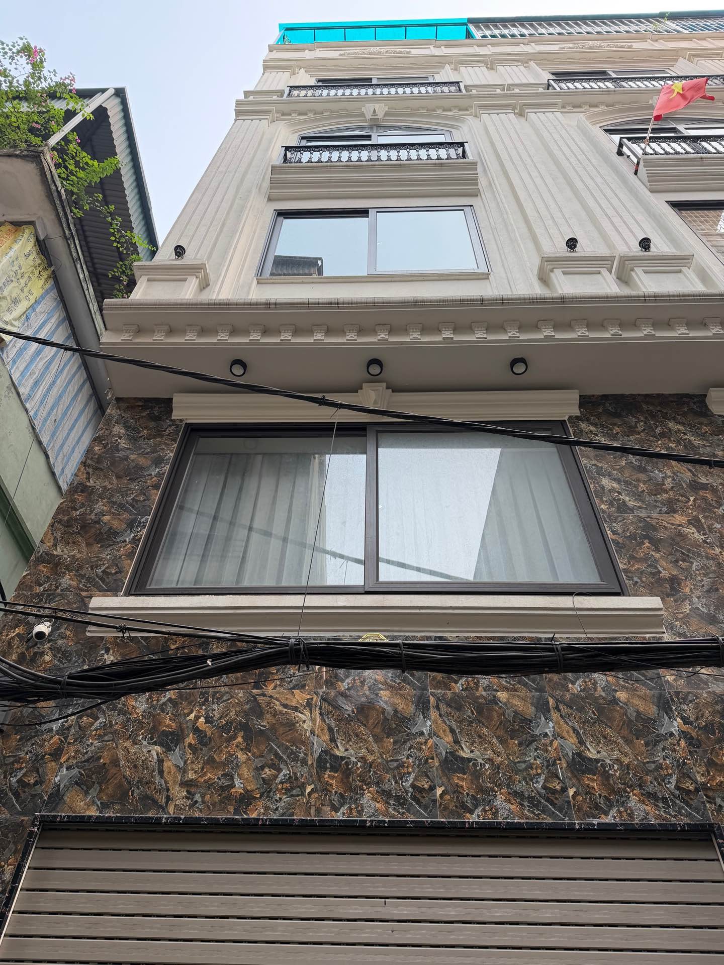 Bán nhà Trương Định - diện tích 30m2 6 tầng - Lô góc, ô tô đỗ cửa - giá 10,9 tỷ
