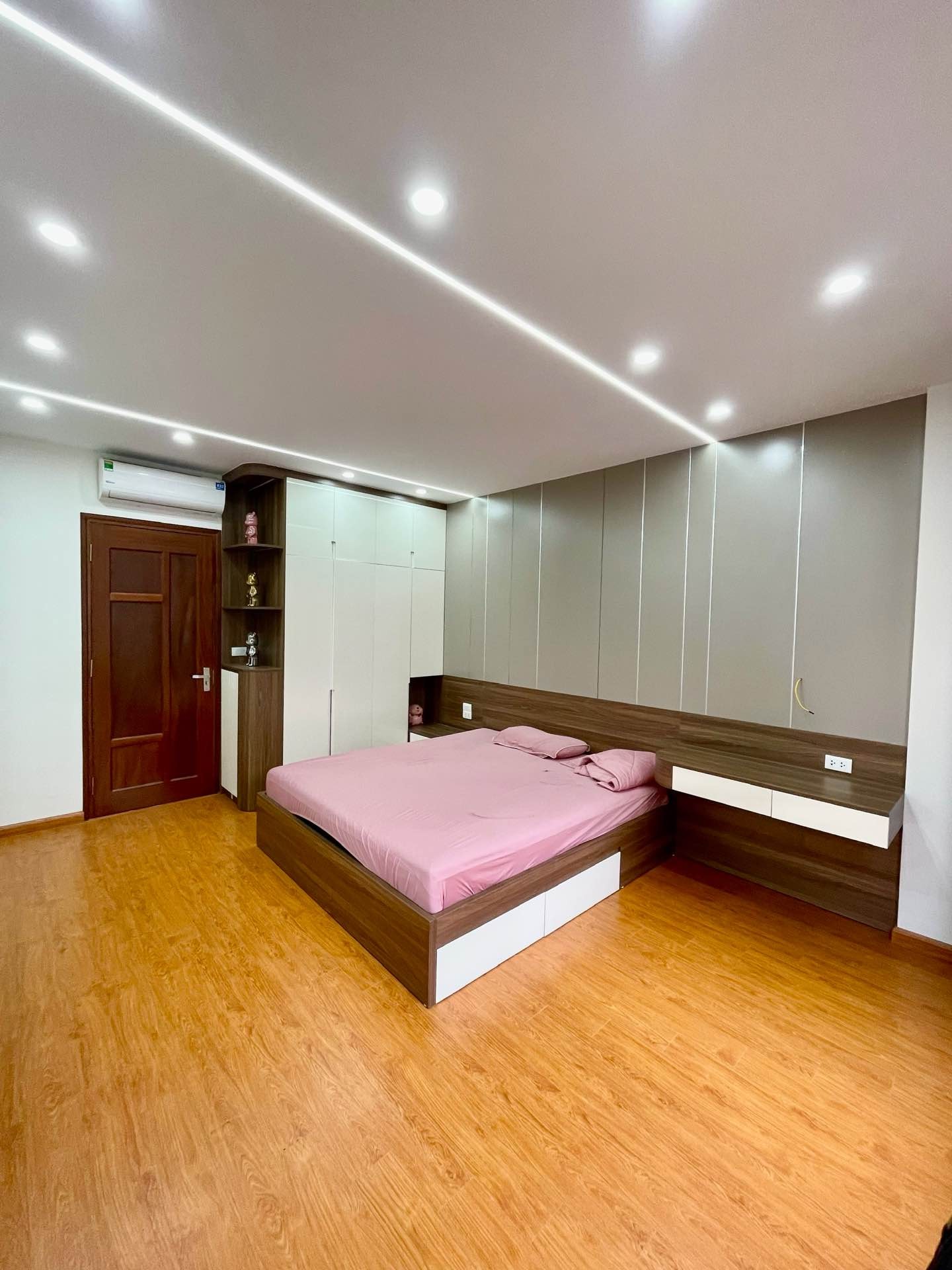 Bán nhà Trương Định - diện tích 30m2 6 tầng - Lô góc, ô tô đỗ cửa - giá 10,9 tỷ
