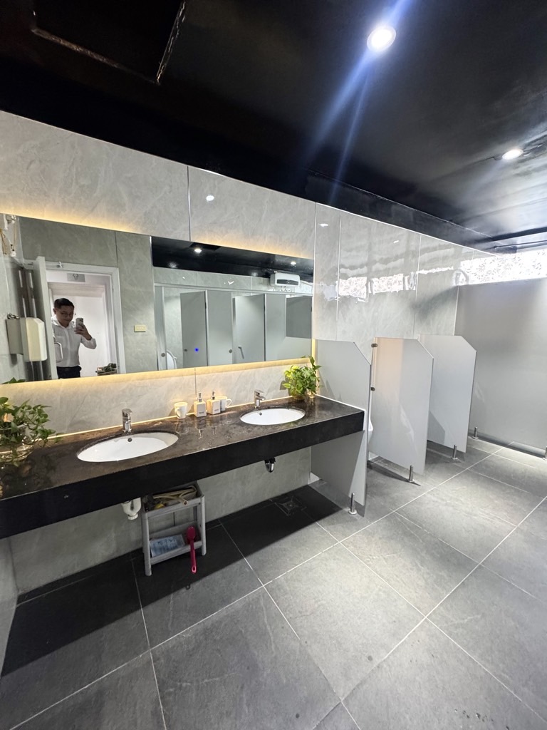 Bán nhà Nguyễn Trãi - diện tích 720m2 4 tầng - Lô góc 3 mặt thoáng - giá 45 tỷ