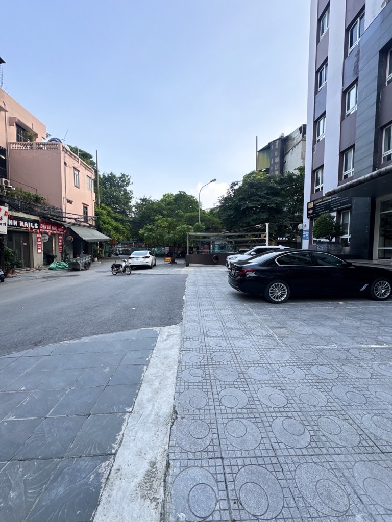 Bán nhà Nguyễn Trãi - diện tích 720m2 4 tầng - Lô góc 3 mặt thoáng - giá 45 tỷ