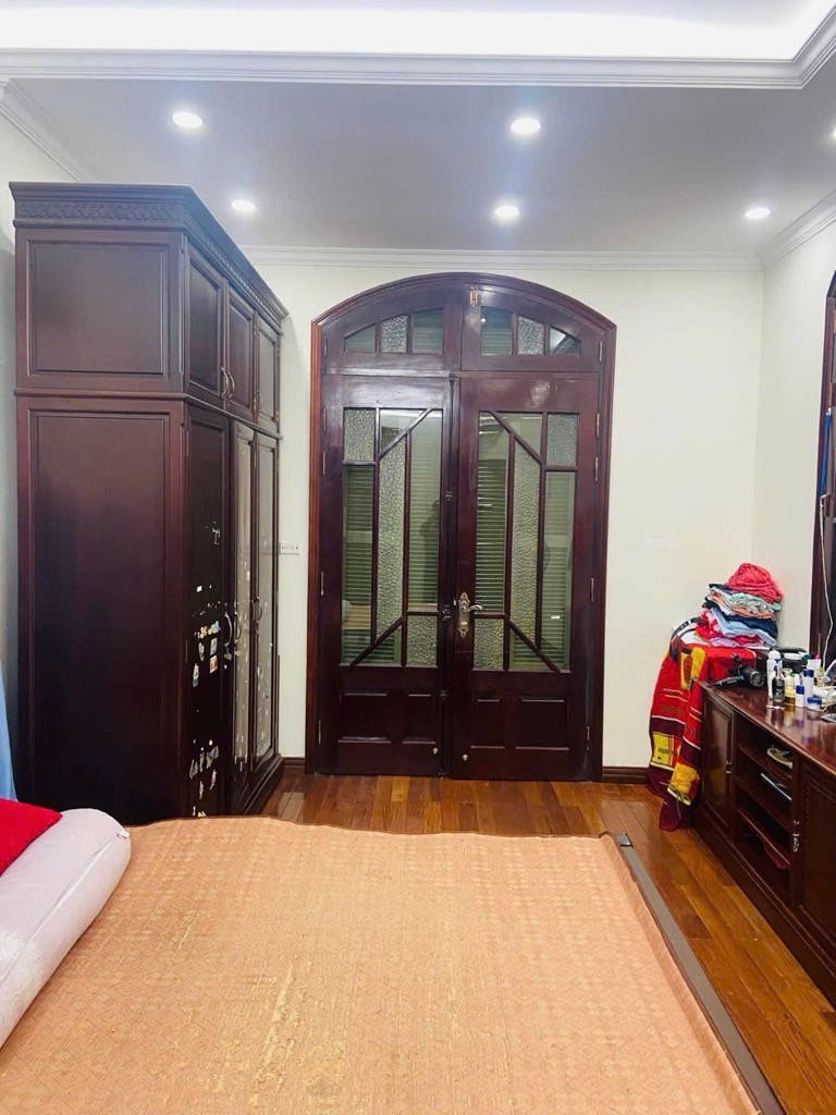 Bán nhà Bán đảo Linh Đàm - diện tích 275.3m2 4 tầng - Thoáng trước, sau - giá 90 tỷ