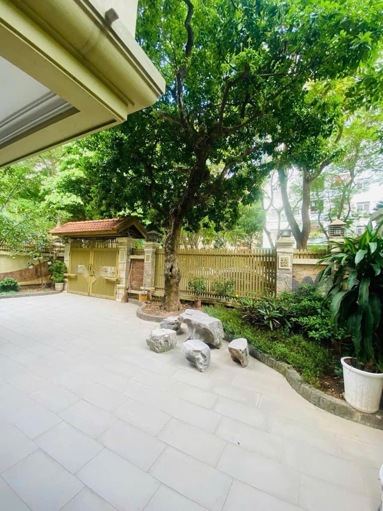 Bán nhà Bán đảo Linh Đàm - diện tích 275.3m2 4 tầng - Thoáng trước, sau - giá 90 tỷ