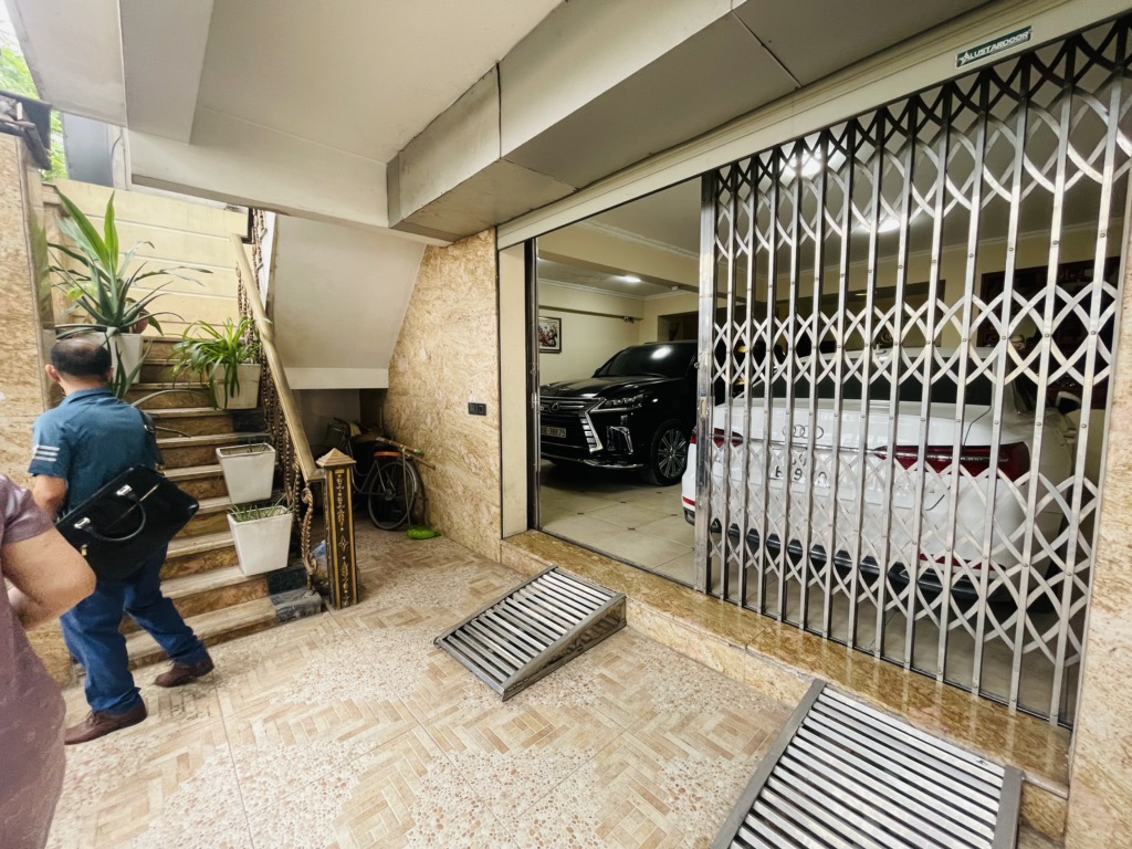 Bán nhà Lê Trọng Tấn - diện tích 124m2 7 tầng - lô góc, kinh doanh đỉnh chóp - giá 112,5 tỷ