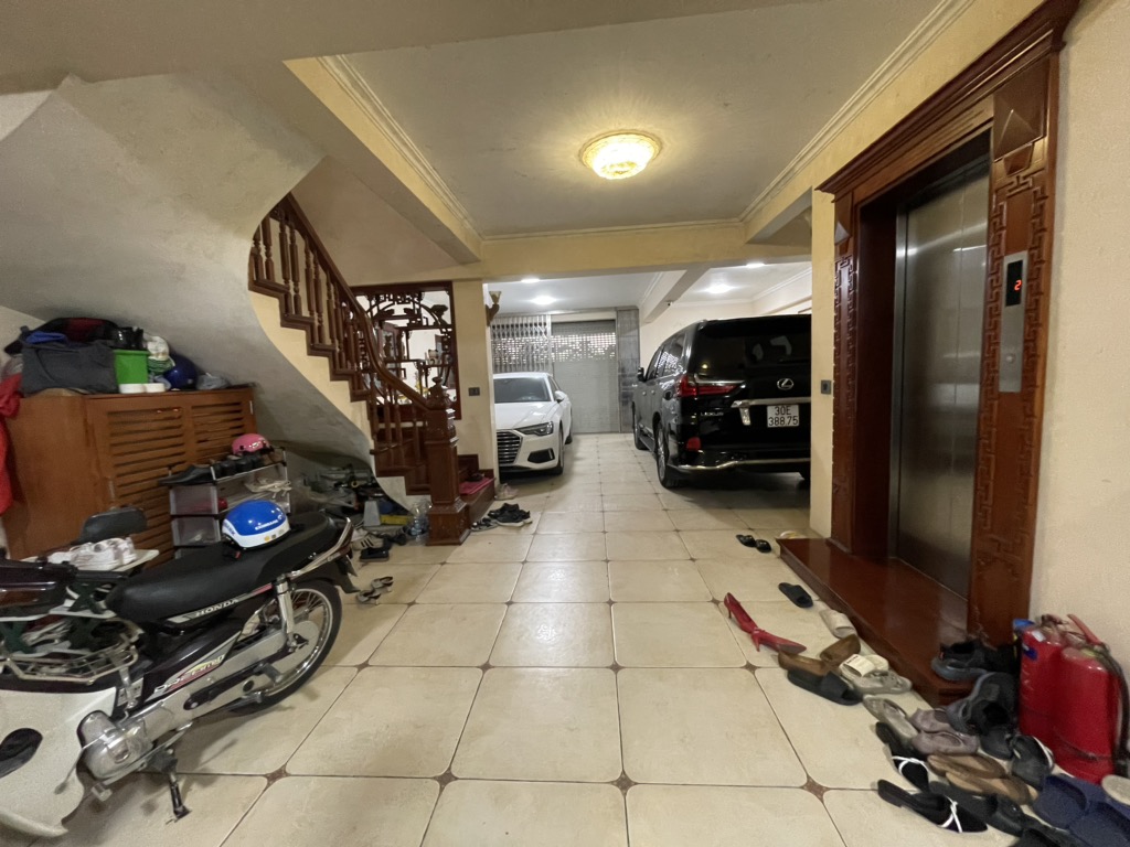 Bán nhà Lê Trọng Tấn - diện tích 124m2 7 tầng - lô góc, kinh doanh đỉnh chóp - giá 112,5 tỷ