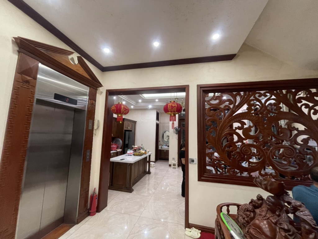 Bán nhà Lê Trọng Tấn - diện tích 124m2 7 tầng - lô góc, kinh doanh đỉnh chóp - giá 112,5 tỷ