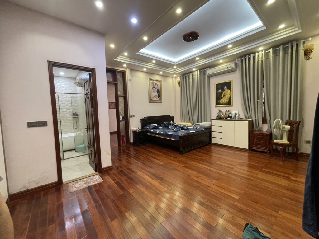 Bán nhà Lê Trọng Tấn - diện tích 124m2 7 tầng - lô góc, kinh doanh đỉnh chóp - giá 112,5 tỷ