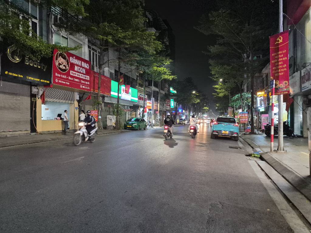 Bán nhà Khâm Thiên - diện tích 82m2 3 tầng - Mặt phố kinh doanh - giá 42 tỷ