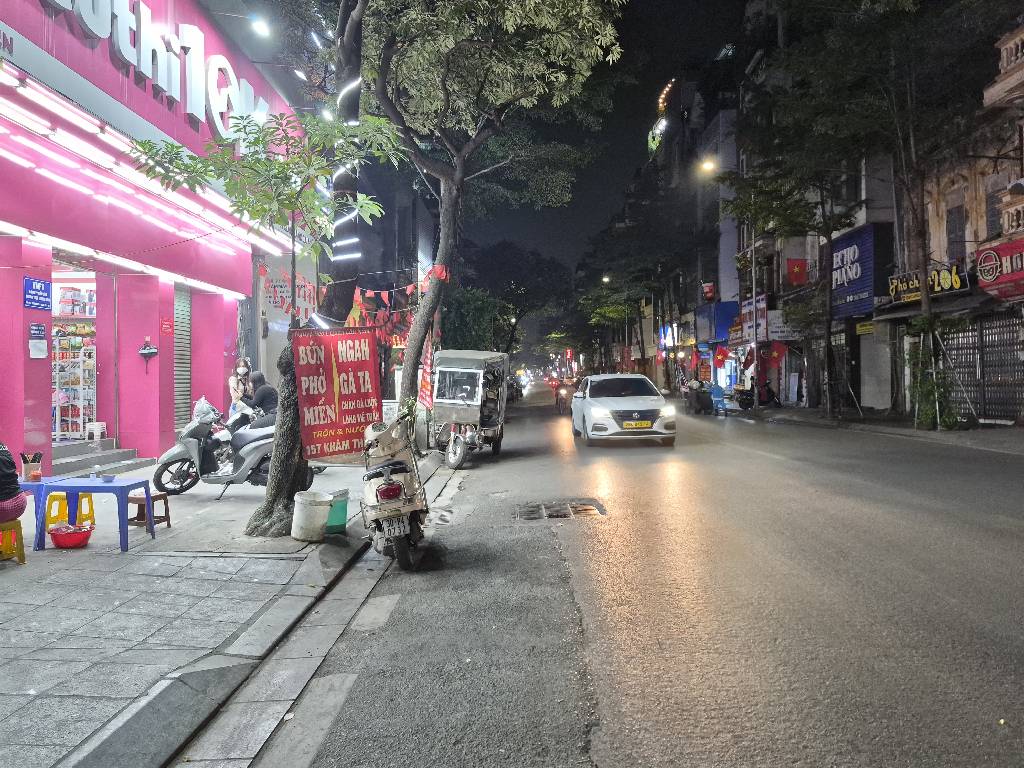 Bán nhà Khâm Thiên - diện tích 82m2 3 tầng - Mặt phố kinh doanh - giá 42 tỷ