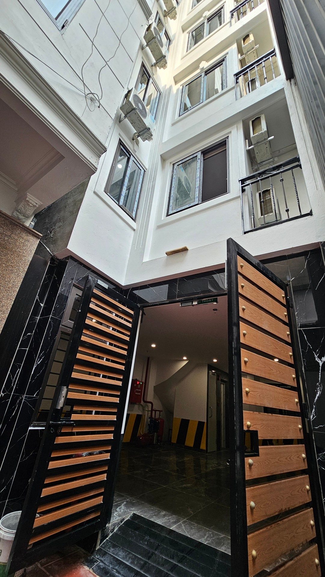 Bán nhà Tây Sơn - diện tích 90m2 7 tầng - Lô góc 2 mặt thoáng - giá 29,9 tỷ