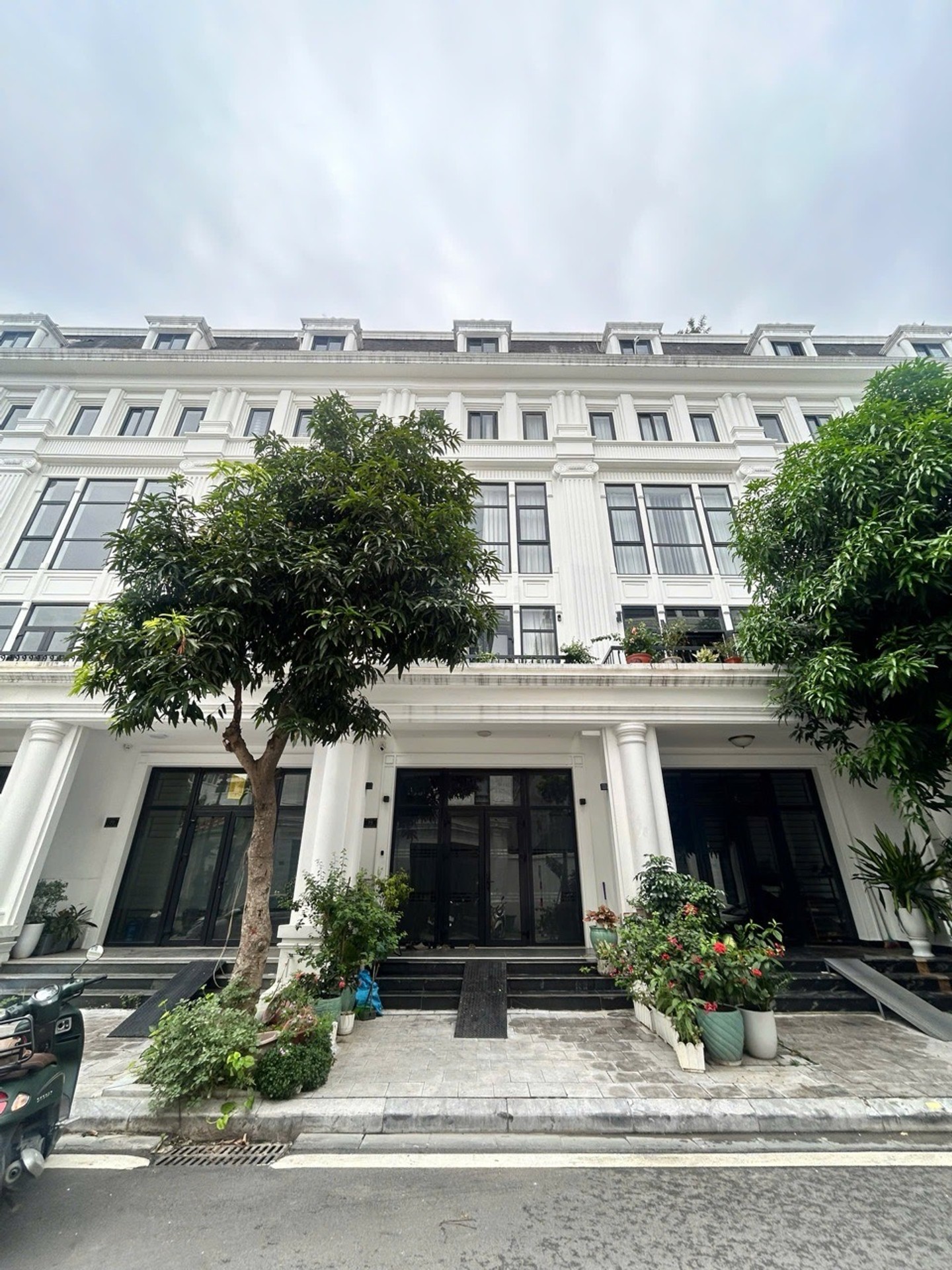 Bán nhà Hoàng Mai - diện tích 82m2 4 tầng - Nhà đẹp hiếm có - giá 35,2 tỷ