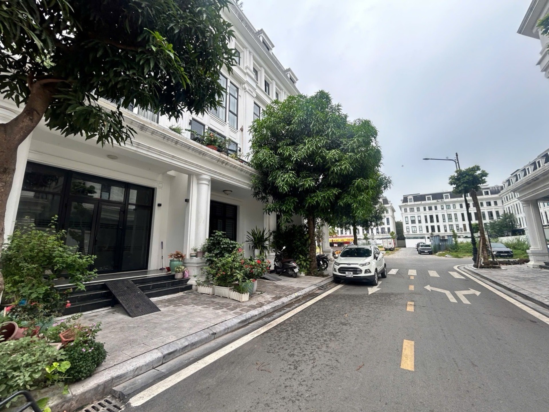 Bán nhà Hoàng Mai - diện tích 82m2 4 tầng - Nhà đẹp hiếm có - giá 35,2 tỷ