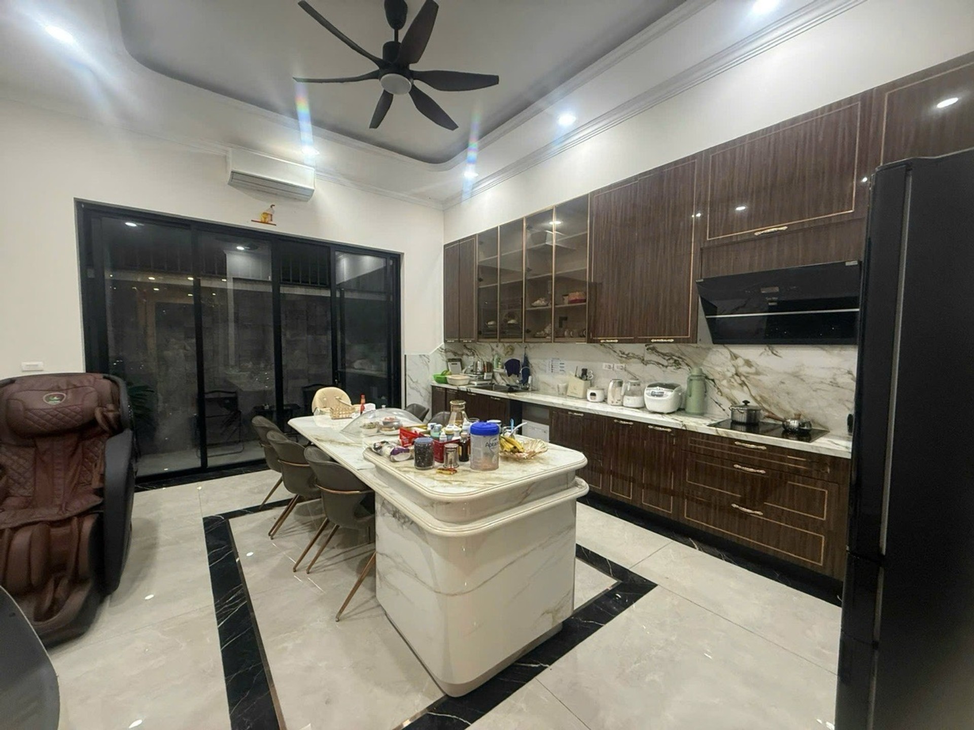 Bán nhà Hoàng Mai - diện tích 82m2 4 tầng - Nhà đẹp hiếm có - giá 35,2 tỷ