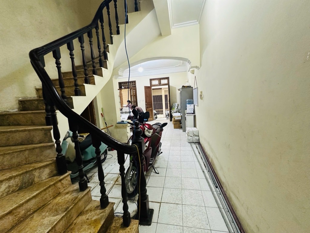 Bán nhà Nguyễn Phúc Lai - diện tích 65m2 4 tầng - Ô tô vào nhà - giá 26,8 tỷ